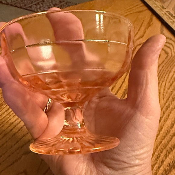 Elegant Pink Glass Dessert Bowl - Picture 3 of 3